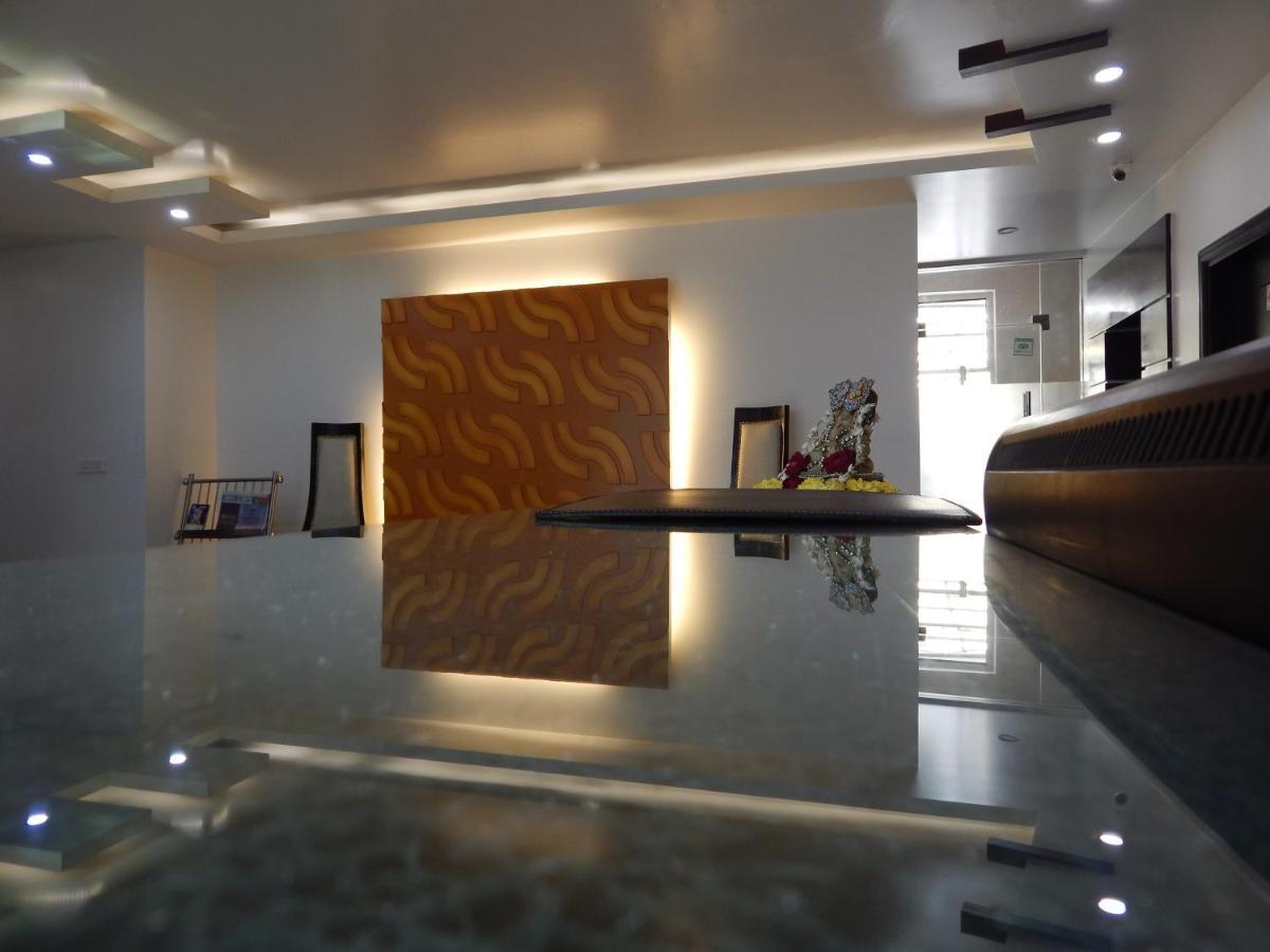 Hotel The Marque Mathura Buitenkant foto