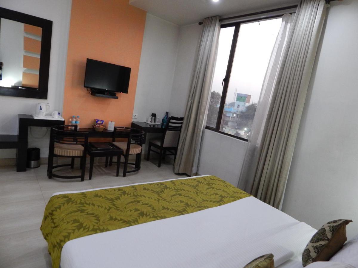 Hotel The Marque Mathura Buitenkant foto