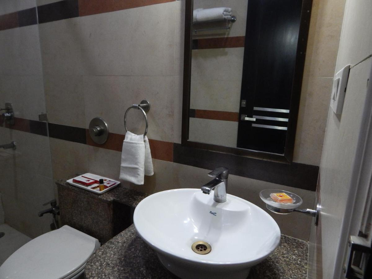Hotel The Marque Mathura Buitenkant foto