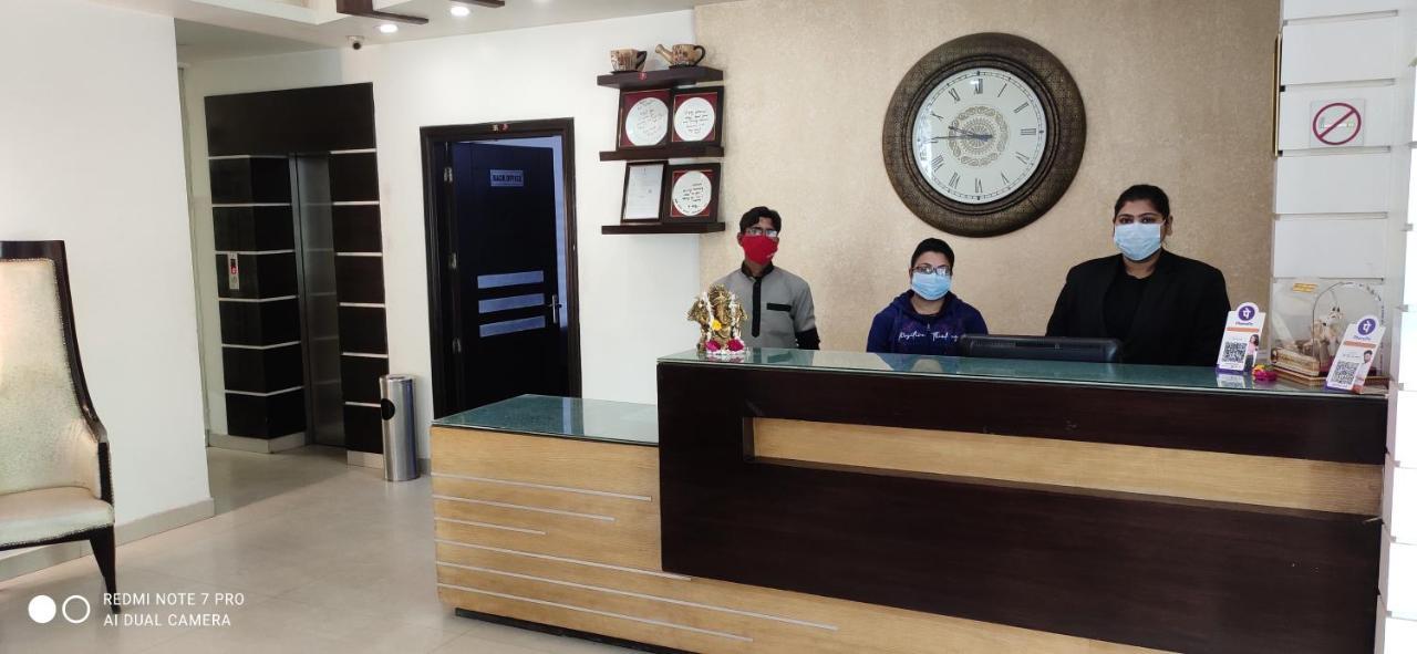 Hotel The Marque Mathura Buitenkant foto