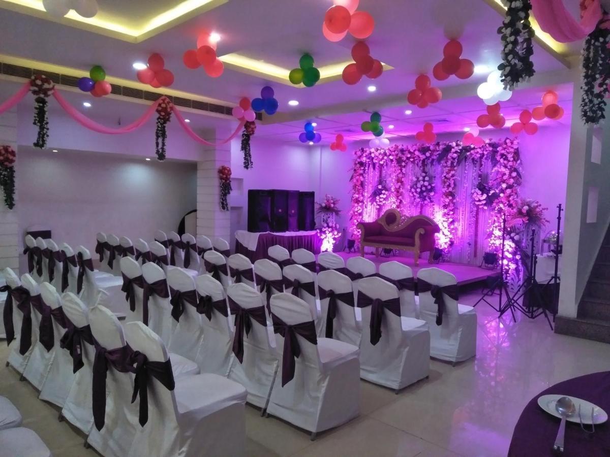 Hotel The Marque Mathura Buitenkant foto