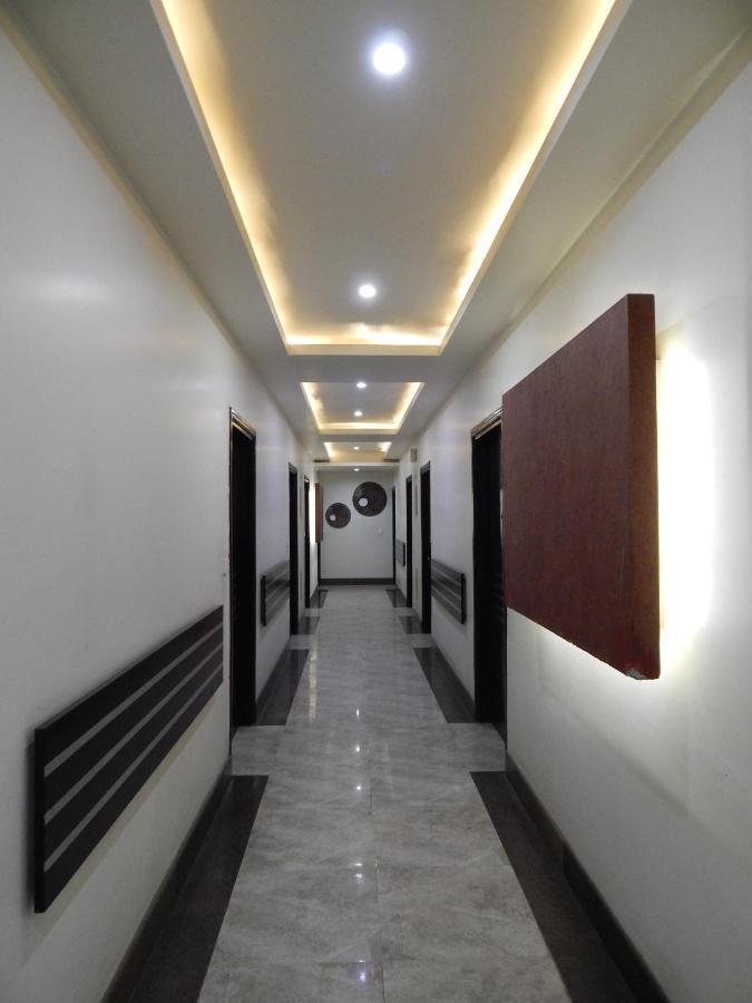 Hotel The Marque Mathura Buitenkant foto